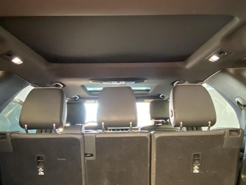 Used 2019 Land Rover Discovery HSE AWD/4WD image 15