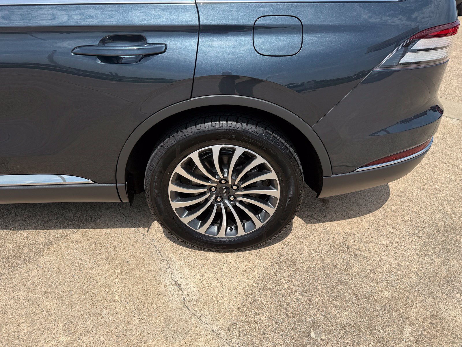 Used 2023 Lincoln Aviator Reserve w/ Elements Package Plus AWD/4WD image 9