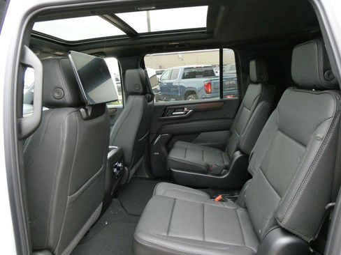 New 2026 GMC Yukon XL Denali w/ Denali Reserve Package AWD/4WD image 16