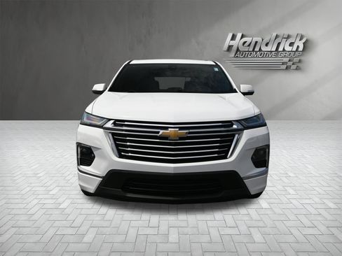 Used 2023 Chevrolet Traverse Premier FWD image 3