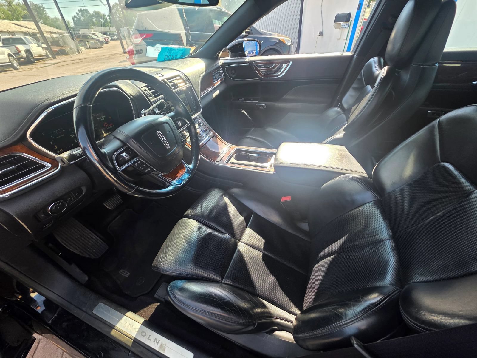 Used 2018 Lincoln Continental Reserve AWD/4WD image 12