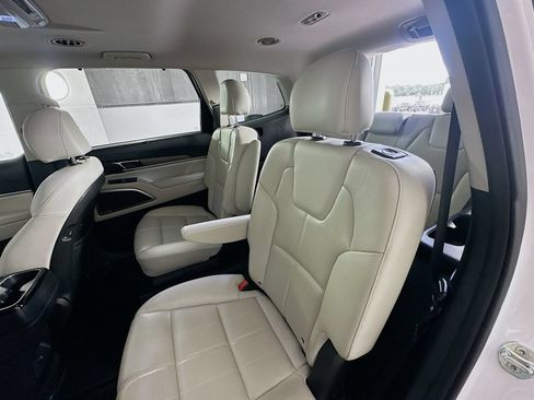 Used 2022 Kia Telluride EX w/ EX Premium Package FWD image 26