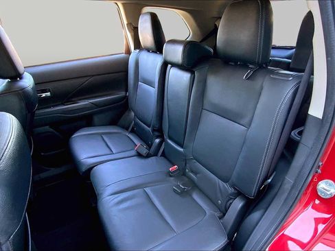 Used 2017 Mitsubishi Outlander SEL AWD/4WD image 21