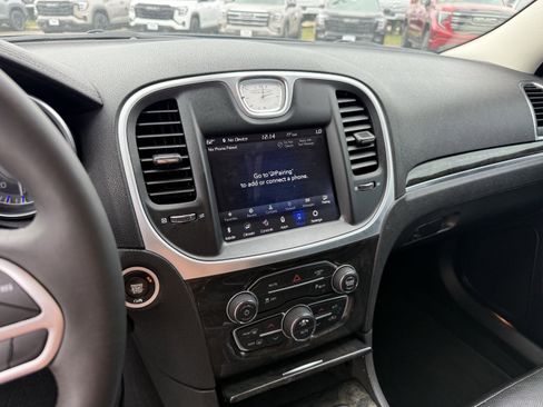 Used 2023 Chrysler 300 Touring L w/ Comfort Group image 18