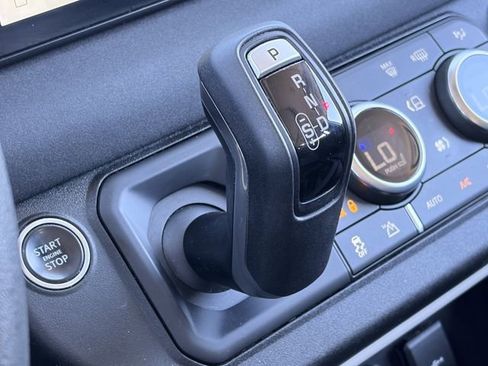 Used 2020 Land Rover Defender 110 SE image 16