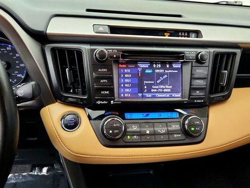 Used 2018 Toyota RAV4 XLE FWD image 18