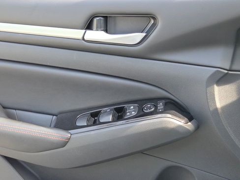 Used 2025 Nissan Altima 2.5 SR FWD image 26