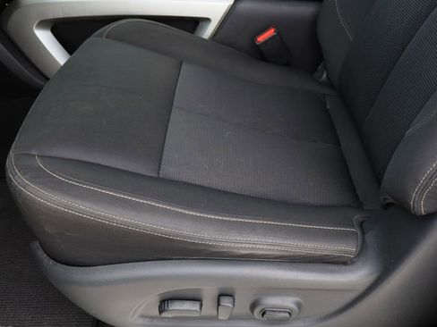 Used 2018 Nissan Titan SV w/ SV Convenience Package image 21