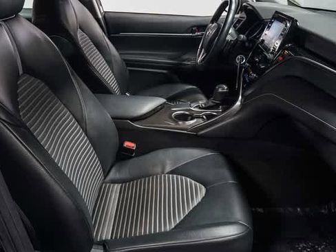 Used 2021 Toyota Camry SE image 18