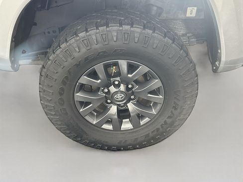 Used 2023 Toyota Tacoma SR5 w/ Technology Package AWD/4WD image 11