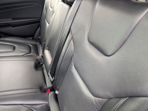 Used 2022 Ford Edge Titanium image 31