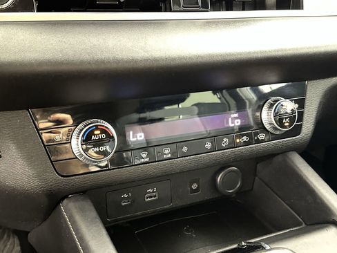 Used 2022 Mitsubishi Outlander SE AWD/4WD image 23