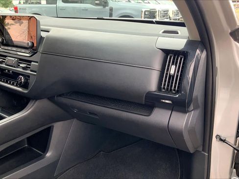 Used 2023 Nissan Pathfinder S FWD image 18