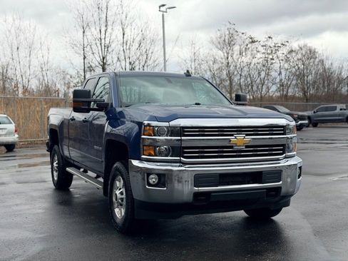 Used 2015 Chevrolet Silverado 2500 LT w/ LT Convenience Package image 3