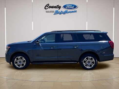 Used 2025 Ford Expedition Max Active RWD image 3