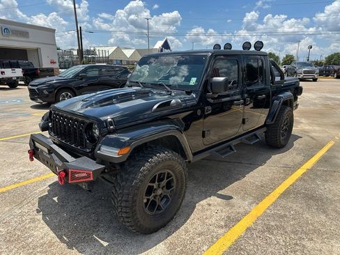 Used 2024 Jeep Gladiator Sport AWD/4WD image 3