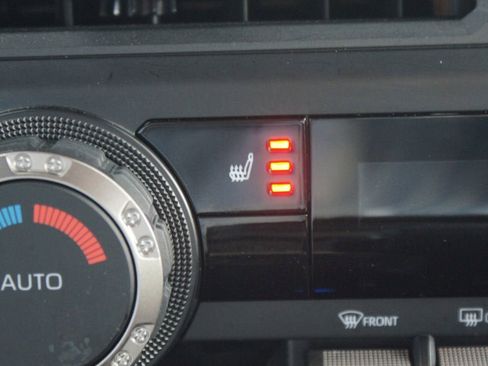 Used 2025 Toyota Tacoma SR5 image 9