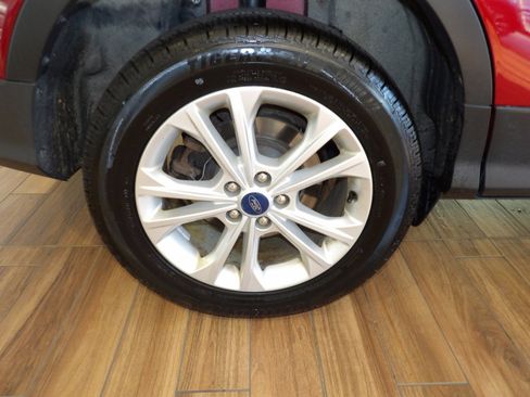 Used 2019 Ford Escape SE image 5