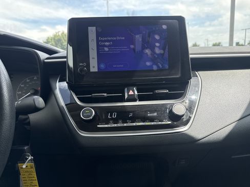 Used 2025 Toyota Corolla LE FWD image 21