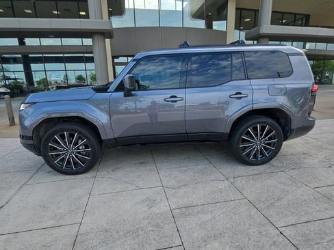 Used 2025 Lexus GX 550 w/ Accessory Package (2T) AWD/4WD image 2