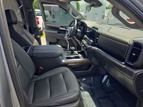 Used 2024 Chevrolet Silverado 1500 LT Trail Boss w/ LT Trail Boss Premium Package AWD/4WD image 11
