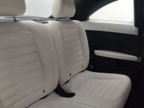 Used 2015 Volkswagen Beetle 1.8T Classic FWD image 19