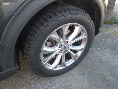 Used 2020 Ford Explorer XLT w/ Equipment Group 202A image 8