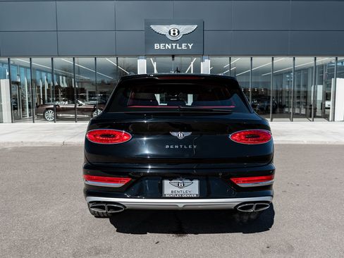 Certified 2024 Bentley Bentayga Extended Wheelbase AWD/4WD image 11