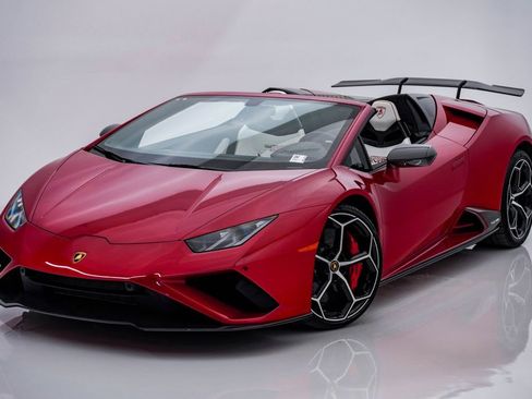 Used 2023 Lamborghini Huracan EVO image 3