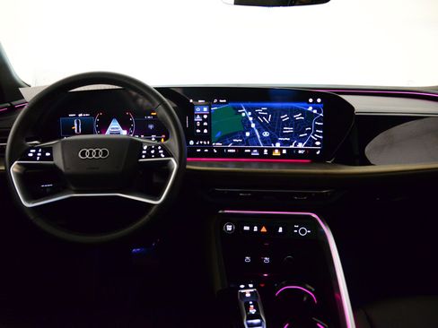 Certified 2025 Audi Q5 Premium w/ Convenience Package image 3