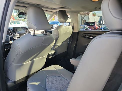 Used 2022 Toyota Highlander Bronze Edition image 15