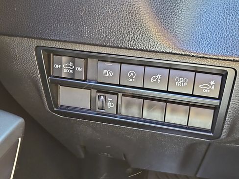 Used 2023 Toyota Tundra SR5 w/ SR5 Convenience Package AWD/4WD image 15