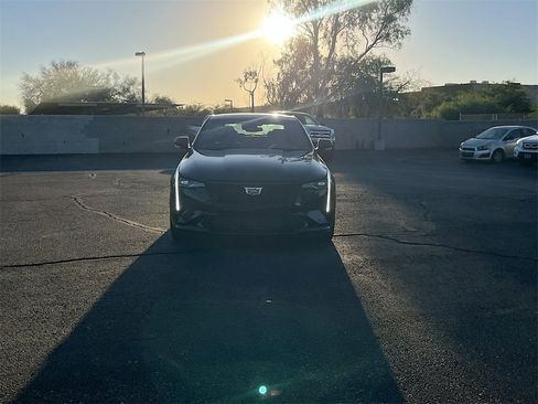 Used 2025 Cadillac CT4 Premium Luxury image 2