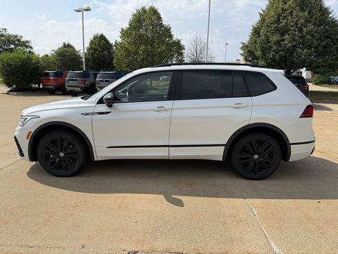 Used 2022 Volkswagen Tiguan SE R-Line AWD/4WD image 3