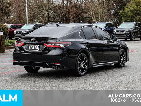 Used 2022 Toyota Camry SE image 5