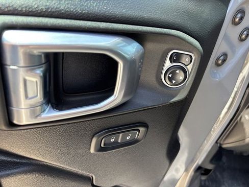 Used 2021 Jeep Wrangler Rubicon AWD/4WD image 24