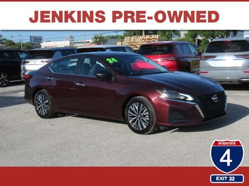 Used 2024 Nissan Altima 2.5 SV FWD image 1