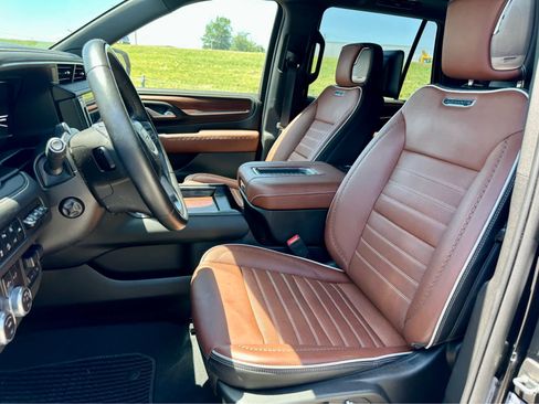 Used 2023 GMC Yukon Denali Ultimate AWD/4WD image 12
