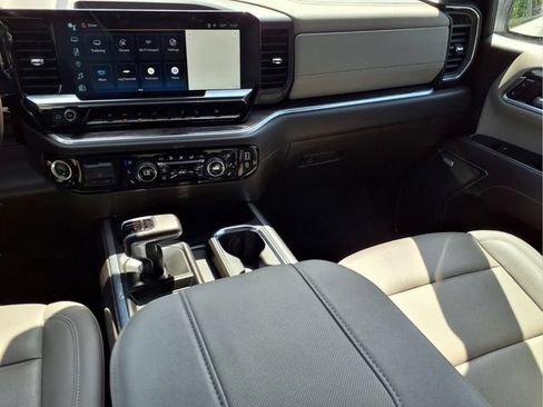 Used 2024 Chevrolet Silverado 1500 LTZ AWD/4WD image 32