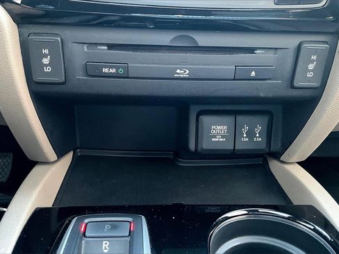 Used 2016 Honda Pilot Touring image 33