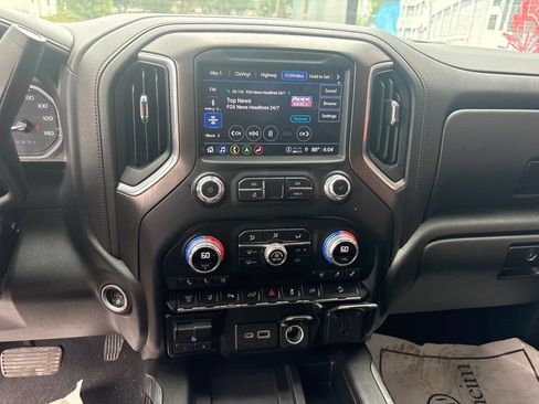 Used 2022 GMC Sierra 2500 AT4 w/ AT4 Preferred Package AWD/4WD image 19