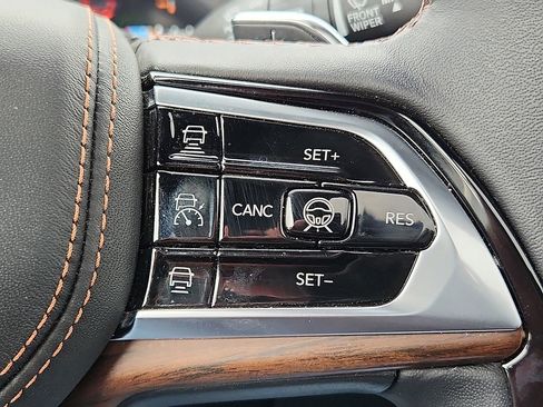 Used 2024 Jeep Grand Cherokee Summit w/ Luxury Tech Group V image 20