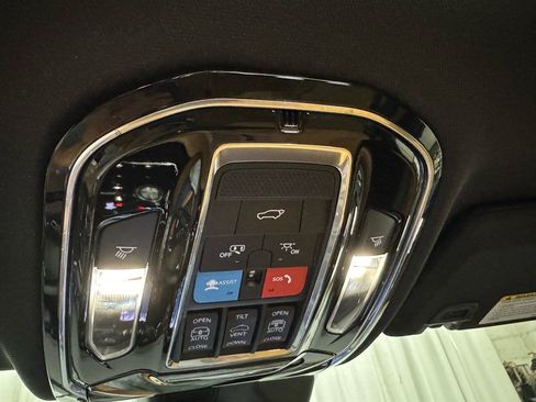 Used 2023 Jeep Grand Cherokee Summit AWD/4WD image 23