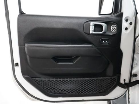 Used 2019 Jeep Wrangler Unlimited Sahara w/ Advanced Safety Group AWD/4WD image 16