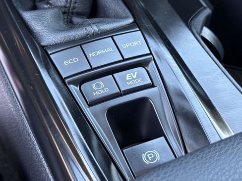 Used 2025 Toyota Camry SE FWD image 26