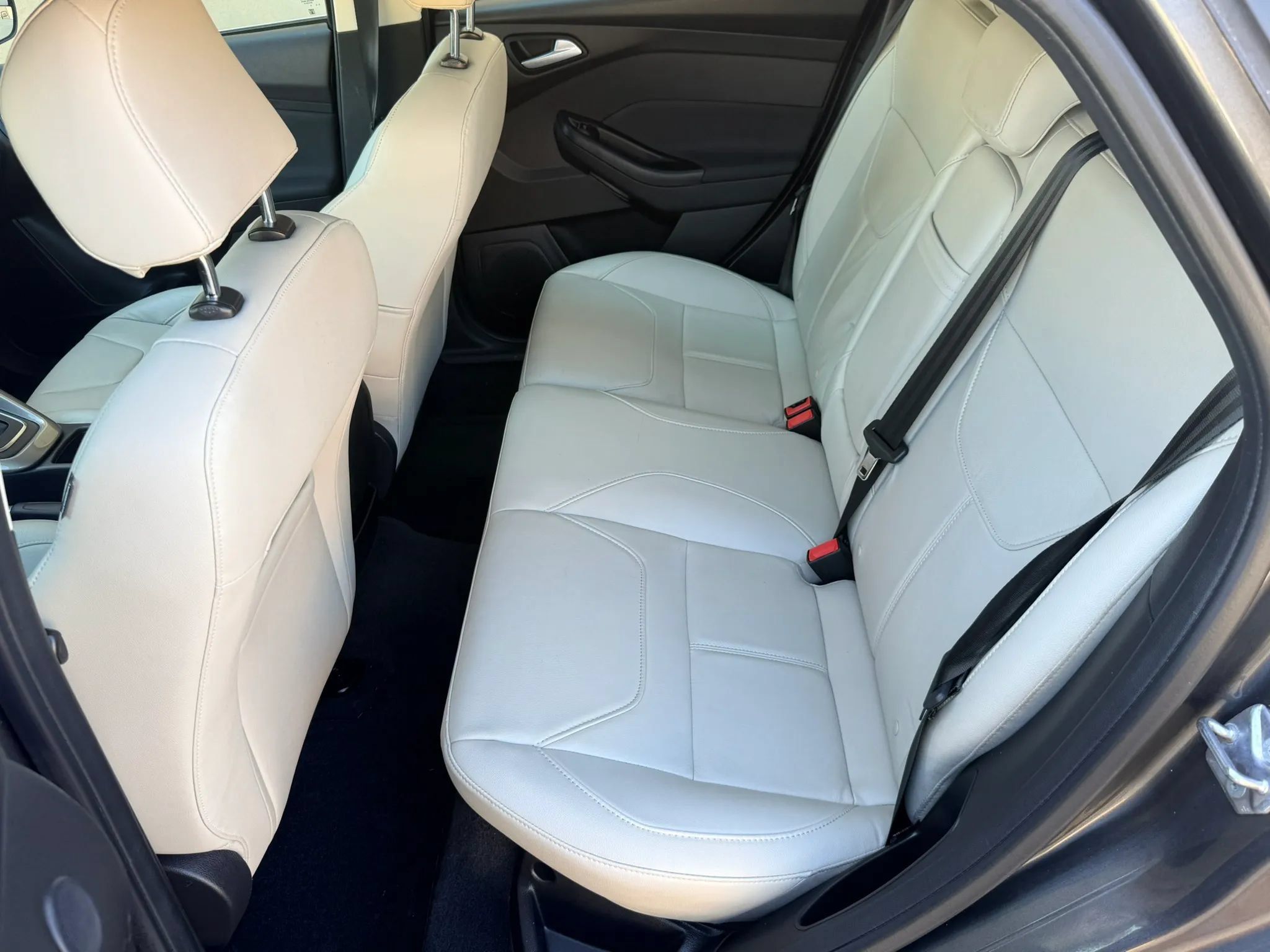 Used 2016 Ford Focus Titanium FWD image 21