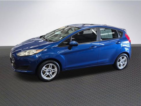 Used 2018 Ford Fiesta SE FWD image 2