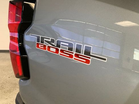 Used 2023 Chevrolet Colorado Trail Boss w/ Technology Package AWD/4WD image 10