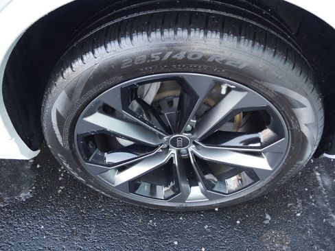 Used 2025 Audi Q7 3.0T Premium Plus image 14