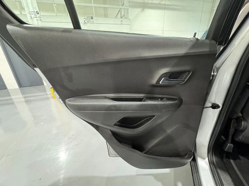 Used 2016 Chevrolet Trax LS image 28